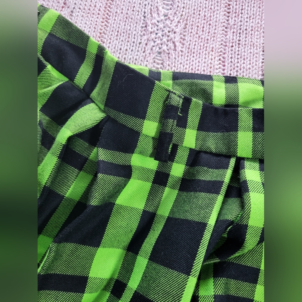 Hot Topic Plaid Green Skirt with Chain Size 3 - Picture 8 of 16